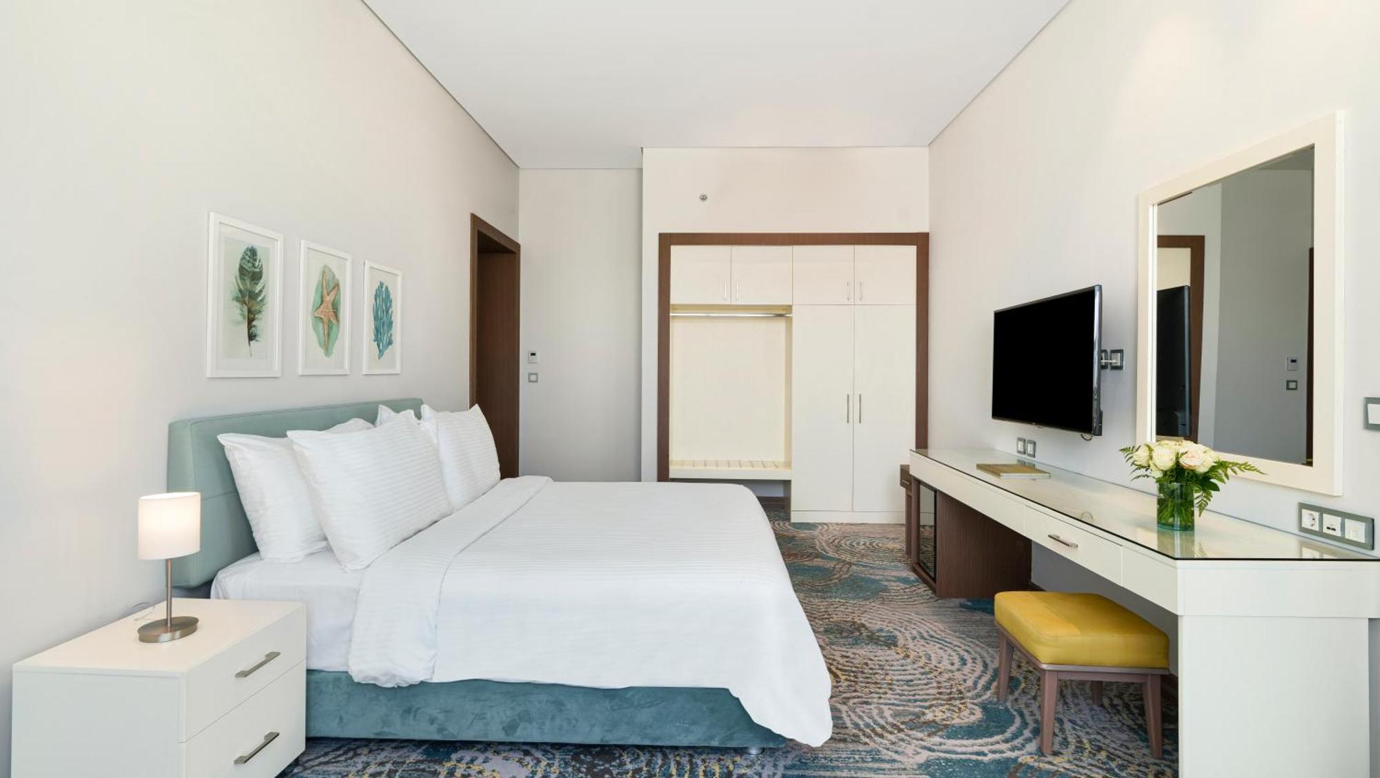 Rixos Premium Alamein El Alamein Habitación foto A bedroom at the hotel